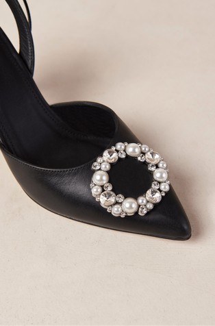 ALOHAS Cinderella leather pumps with decorative element Emporium